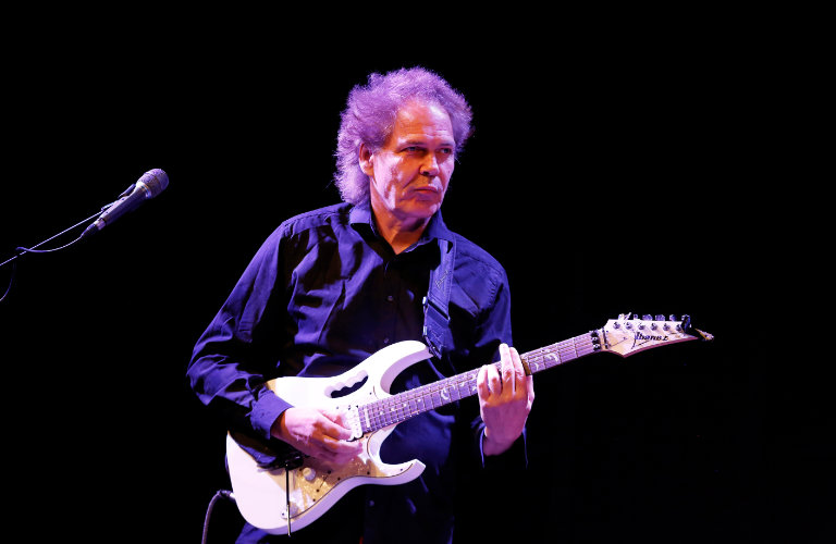 Thomas Rühmann und seine Band spielen 'Richtige Lieder - Lebensreise'