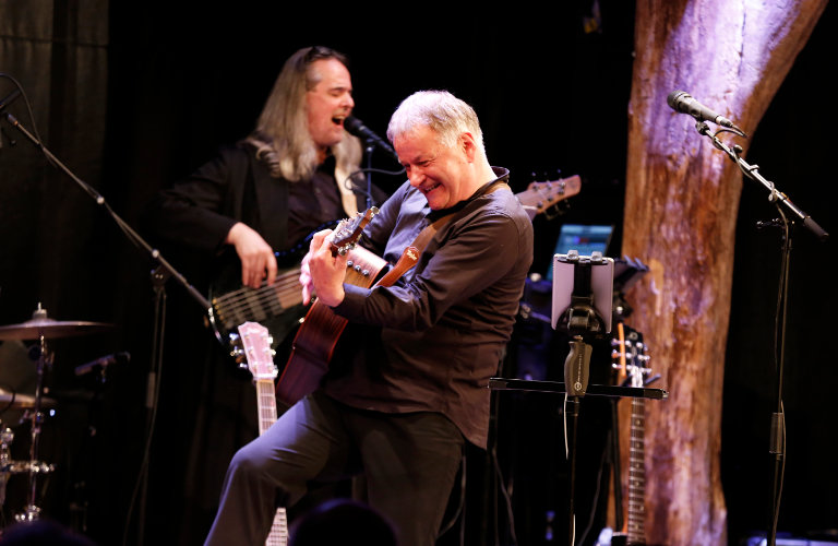 Thomas Rühmann und seine Band spielen 'Richtige Lieder - Lebensreise'