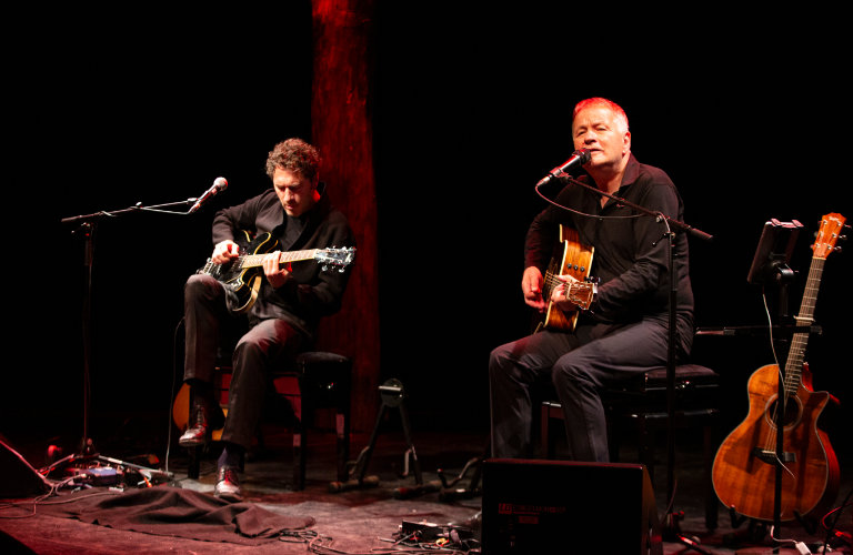 Thomas Rühmann und Reentko Dirks spielen Neil Young- und Gundermann- Musik