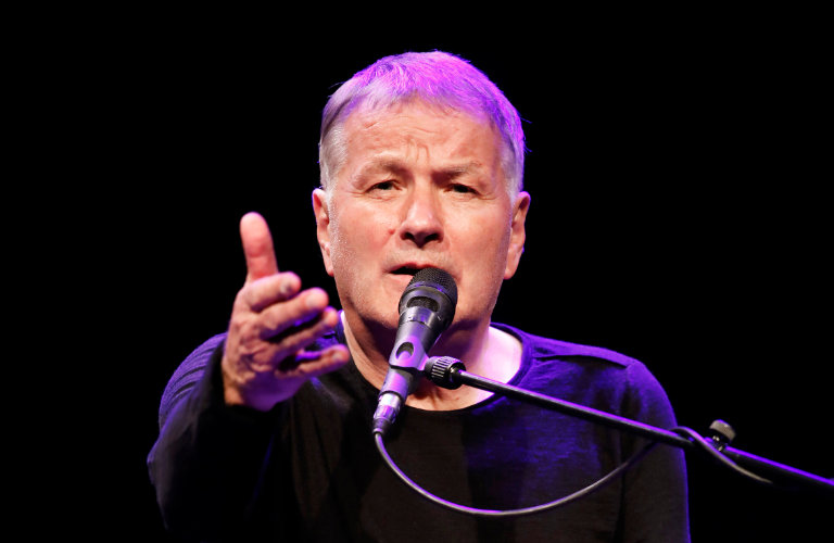 Thomas Rühmann solo auf der Bühne