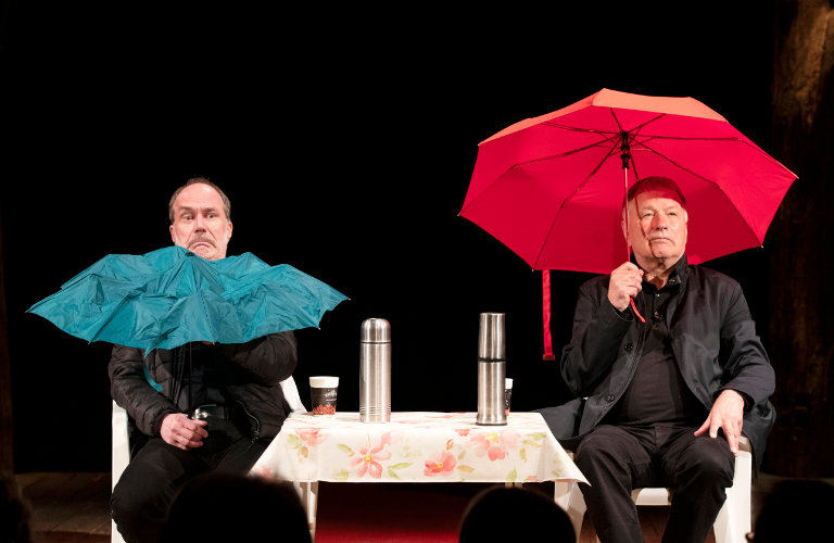 Thomas Rühmann und Holger Daemgen spielen ihr Improvisationstheater 'Nie oder Jetzt'