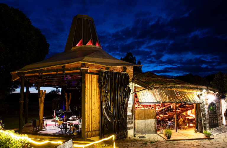 Thomas Rühmann mit Holger Daemgen bei einer Lesung von 'Fiese Fabeln'